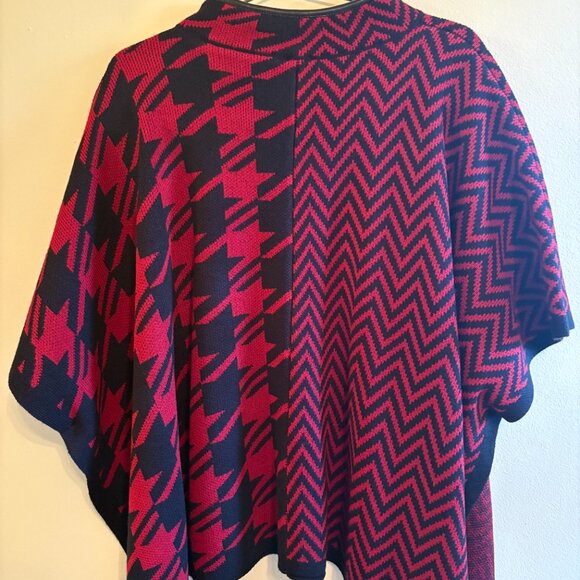 NWT Titan Red Zip Front Cape - Picture 2 of 4